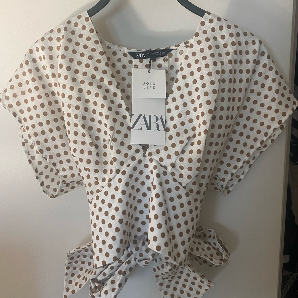 STILL AVAILABLE! Zara cropped polka dot top size XS (Never worn with tags on)